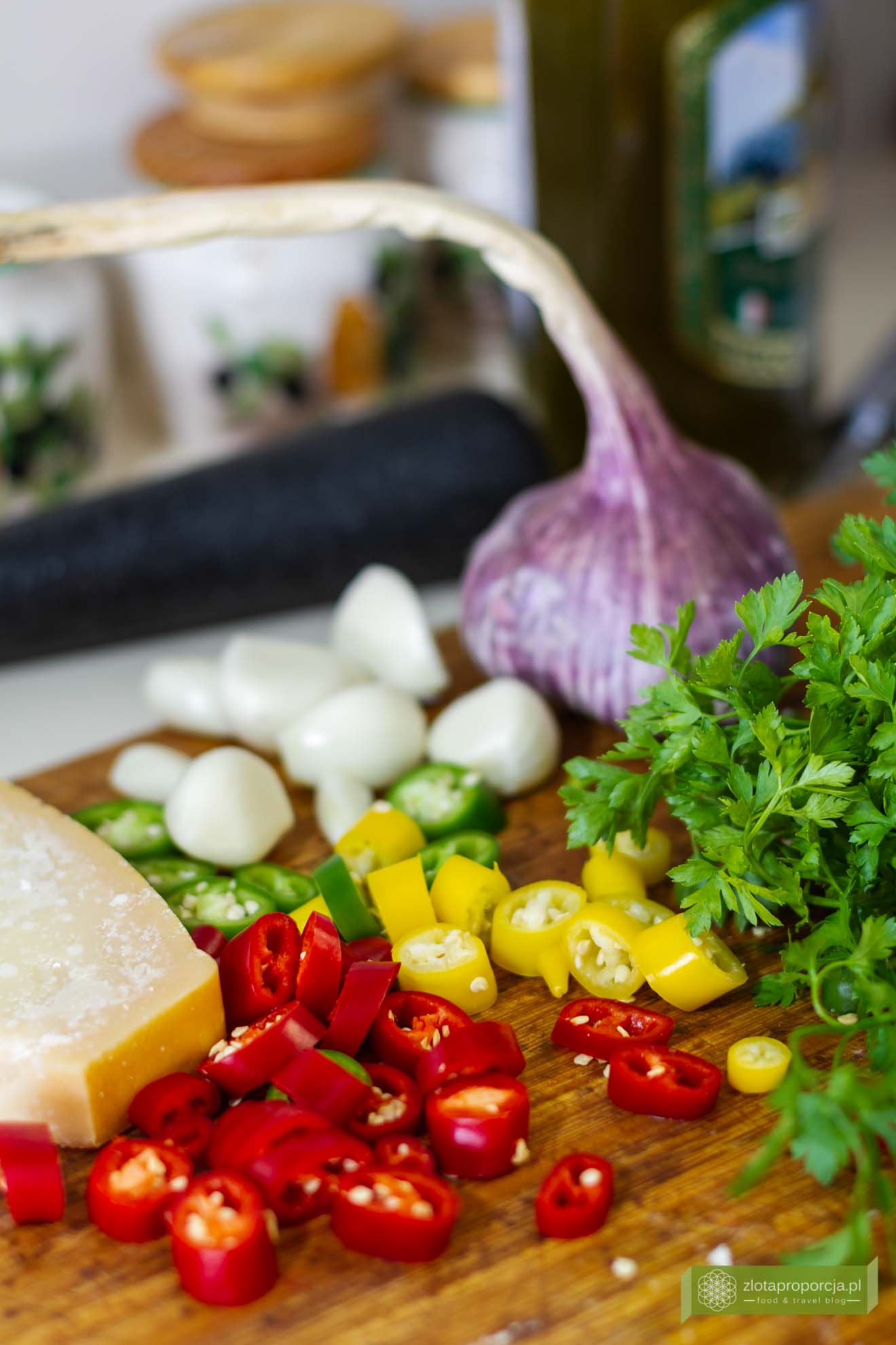 Spaghetti aglio, olio, peperoncino; aglio, olio, peperoncino przepis; spaghetti z czosnkiem i ostrą papryką; Spaghetti aglio, olio przepis; kuchnia włoska; przepis na makaron; aglio olio peperoncino przepis;