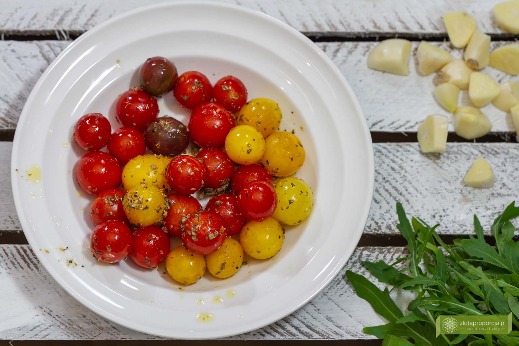 makaron z pomidrokami; makaron z grillowanymi pomidorkami; makaron z pomidrokami koktajlowymi; makaron aglio olio; makaron aglio olio z pomidorkami; makaron bez mięsa;