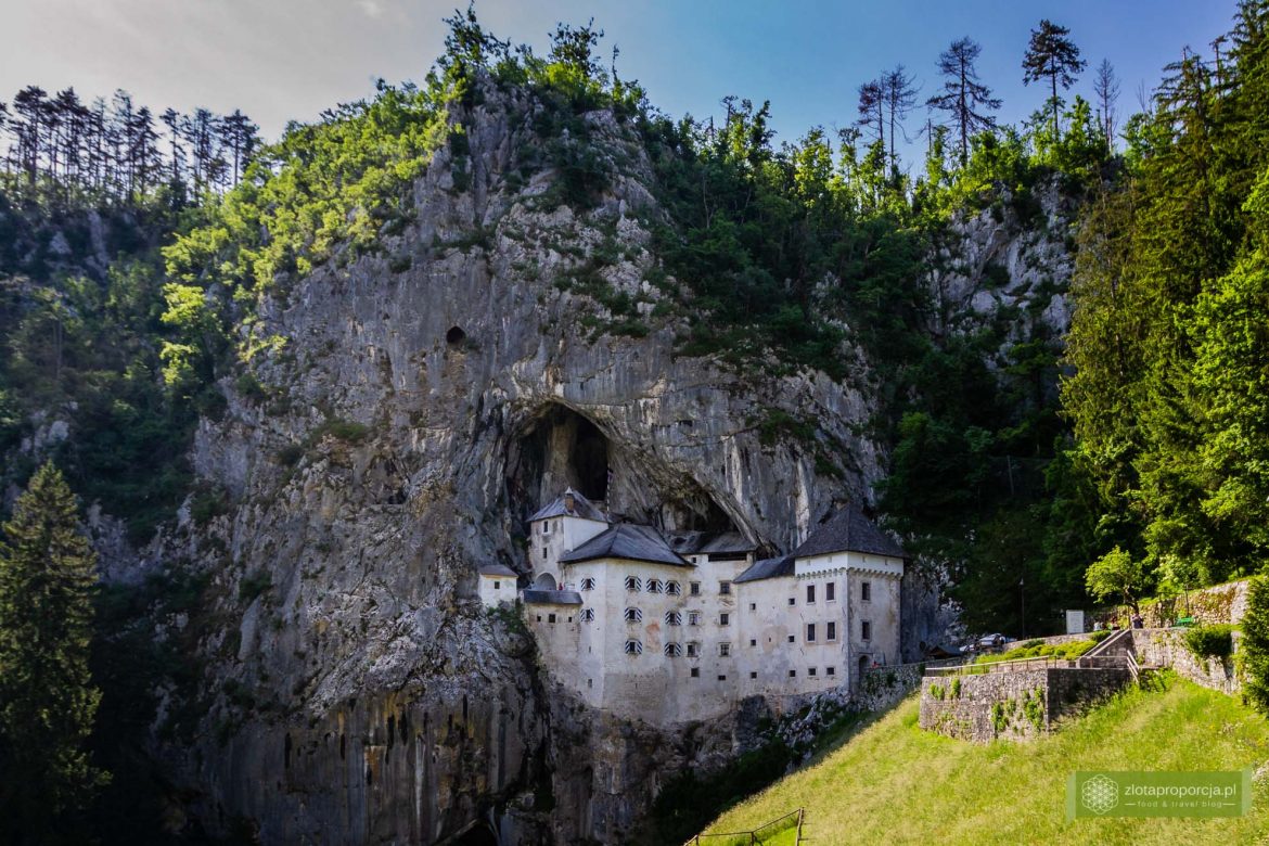 Predjama; zamek Predjama; Słowenia; atrakcje Słowenii; co zobaczyć w Słowenii; zamek w skale Słowenia; Predjamski Grad;