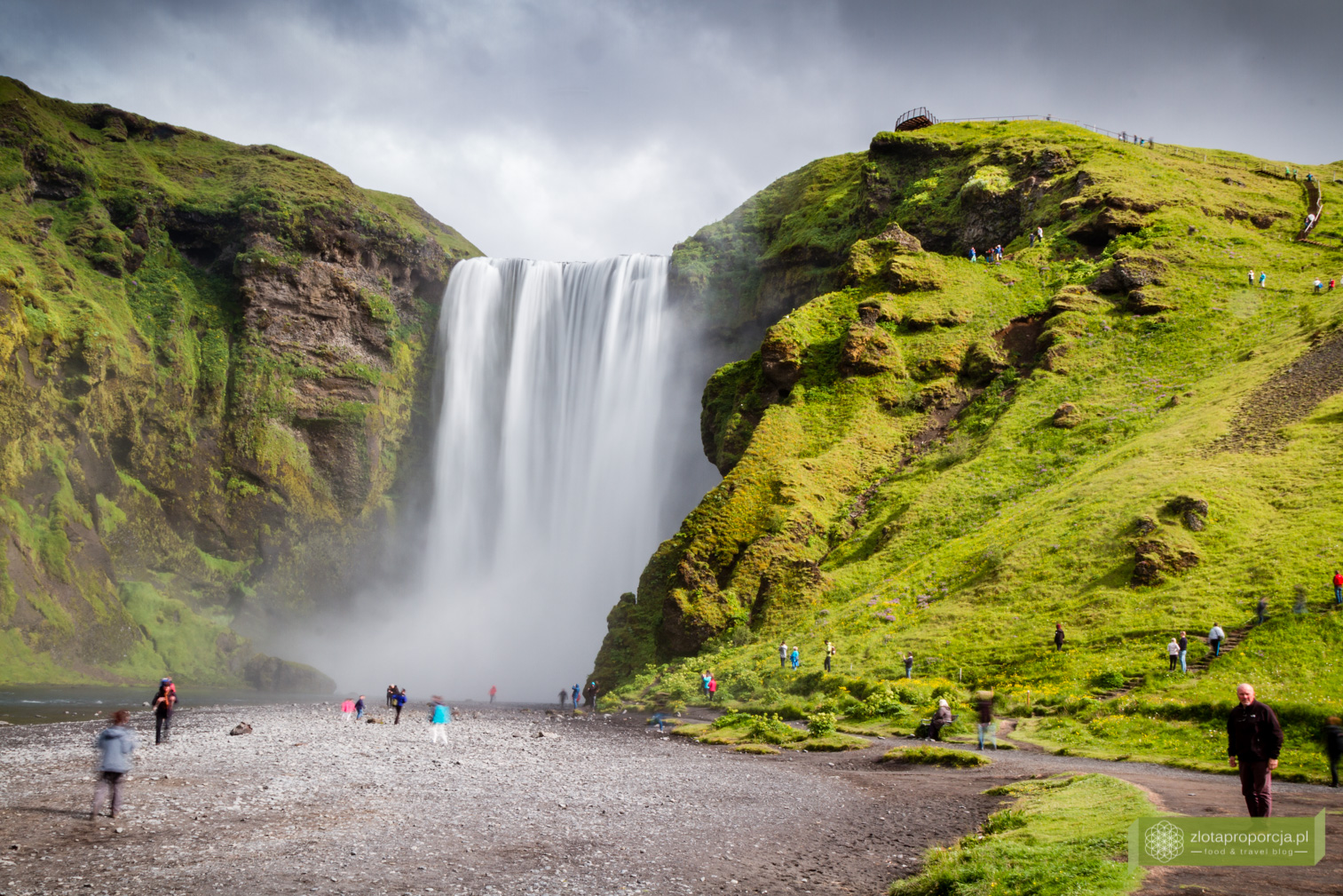 wodospad Skogafoss, Skogafoss, Południowo-zachodnia Islandia, Islandia, Islandia atrakcje, wodospady na Islandii, Islandia ciekawe miejsca