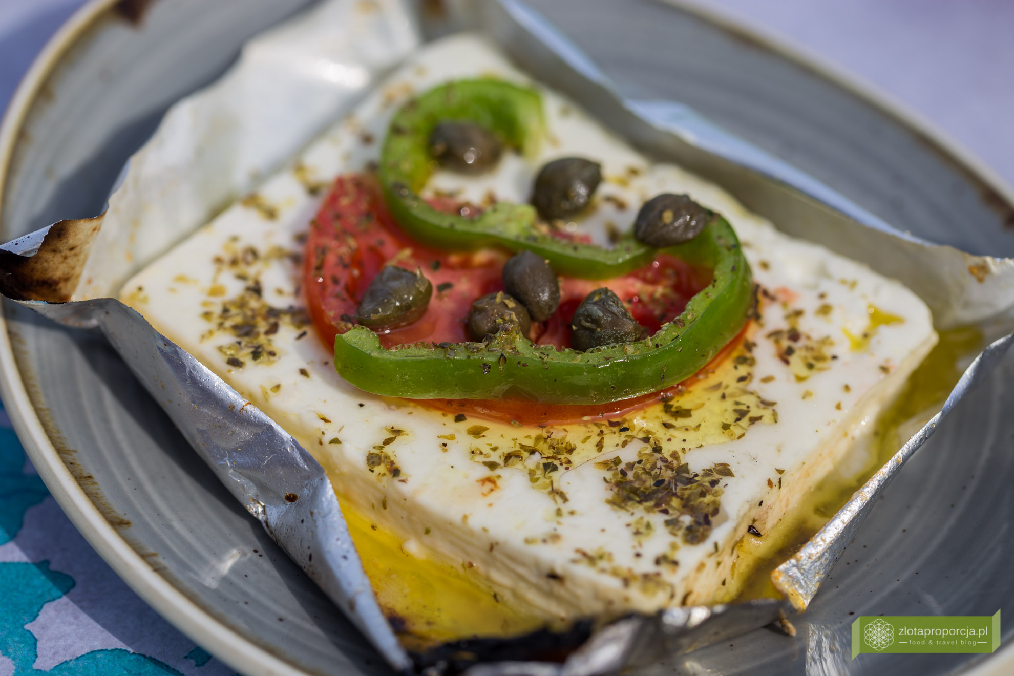 kuchnia Milos, co zjeść na Milos, kuchnia Cyklad, grillowana feta