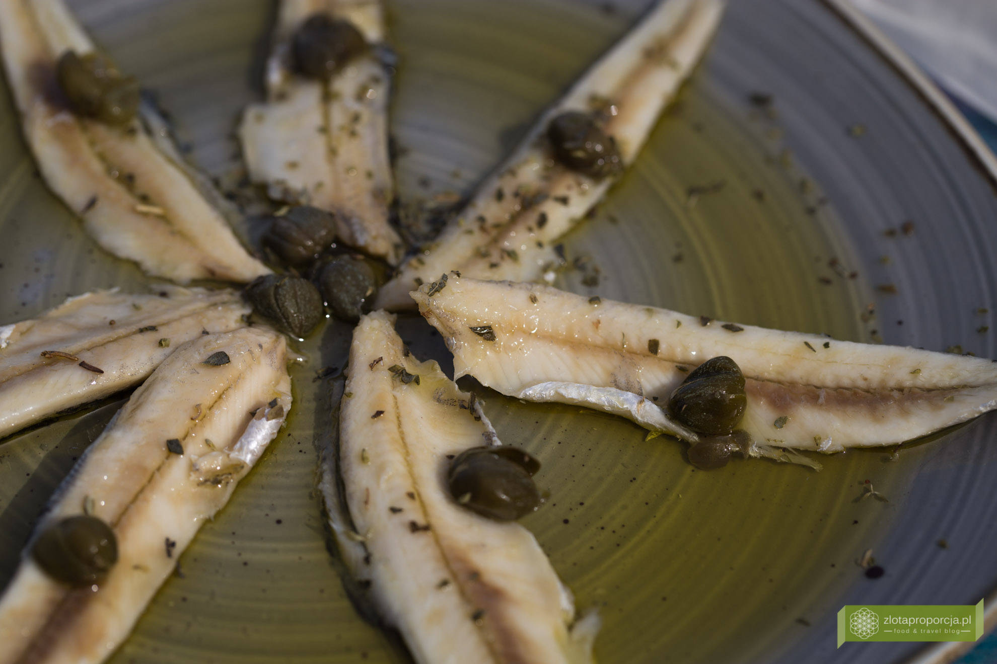 kuchnia Milos, co zjeść na Milos, kuchnia Cyklad, marynowane anchois