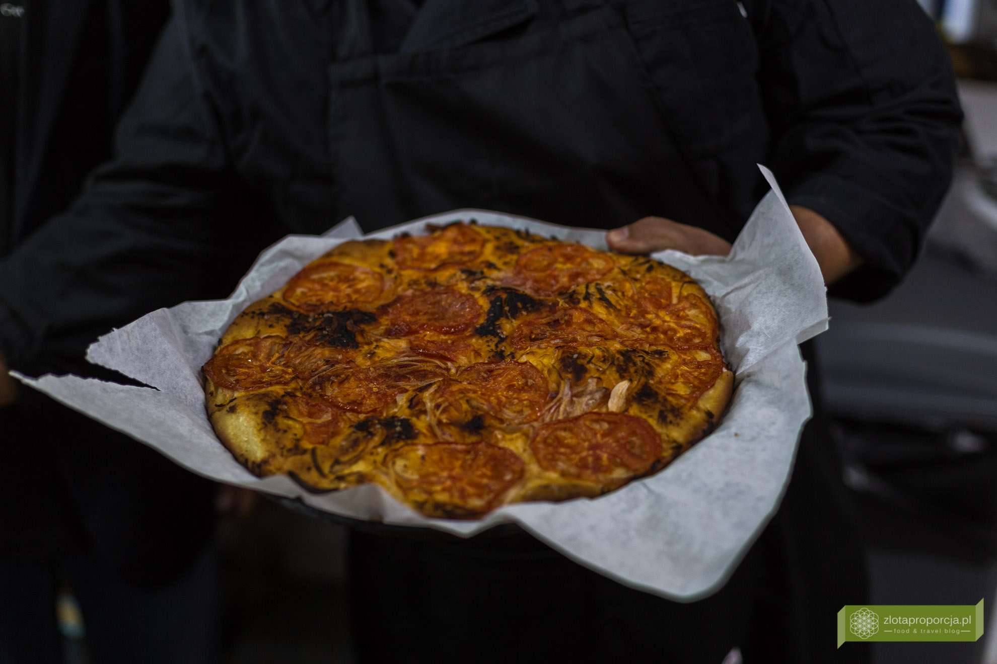 kuchnia Milos, co zjeść na Milos, kuchnia Cyklad, ladenia, pizza bez sera z Milos