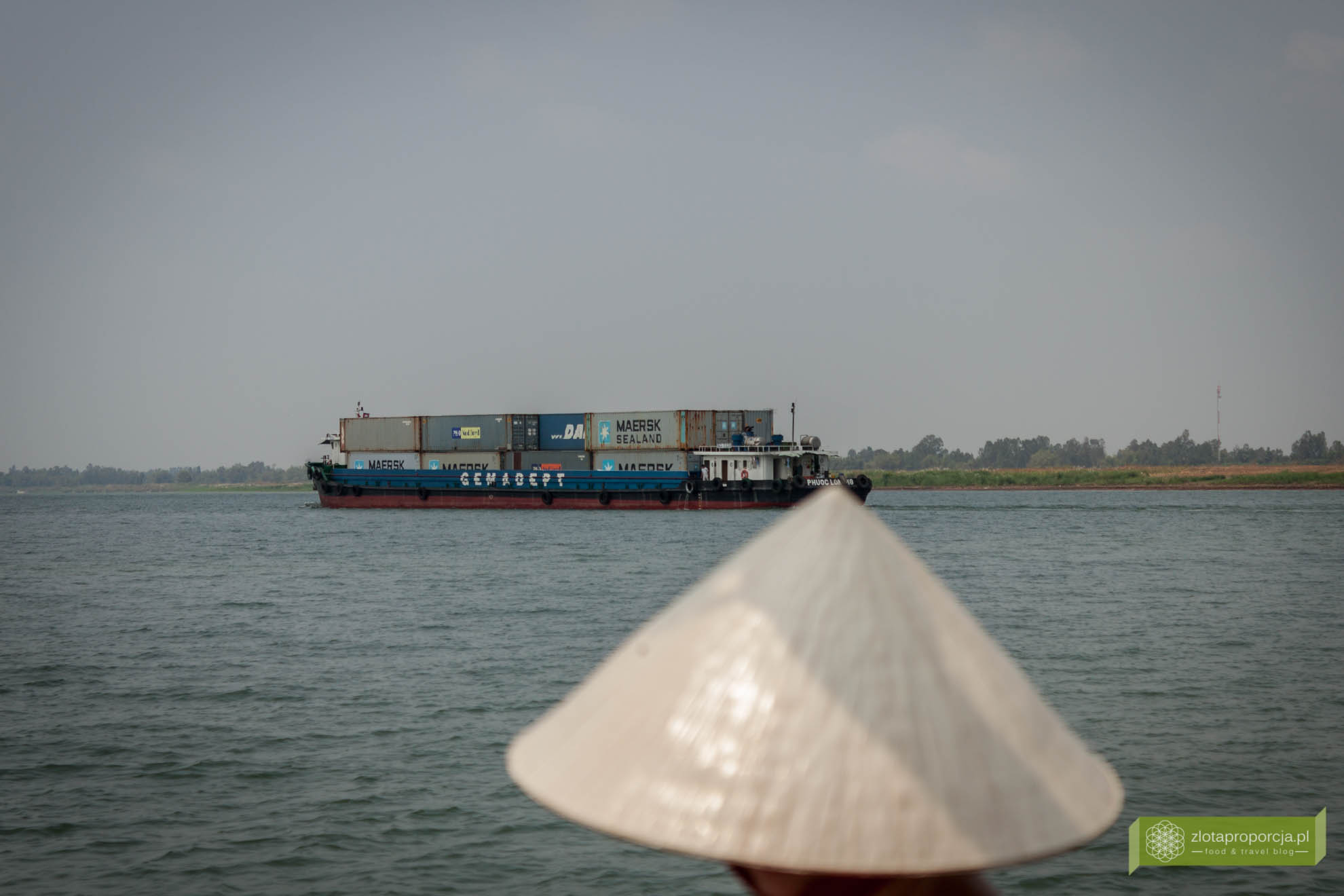 Chau Doc, Wietnam, granica Wietnamu i Kambodży, z Wietnamu do Kambodży Mekongiem; przejście graniczne Wietnam Kambodża; Mekong życie na Mekongu