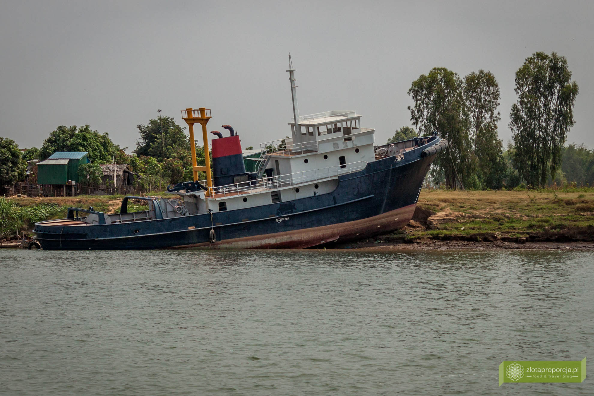 Chau Doc, Wietnam, granica Wietnamu i Kambodży, z Wietnamu do Kambodży Mekongiem; przejście graniczne Wietnam Kambodża; Mekong życie na Mekongu