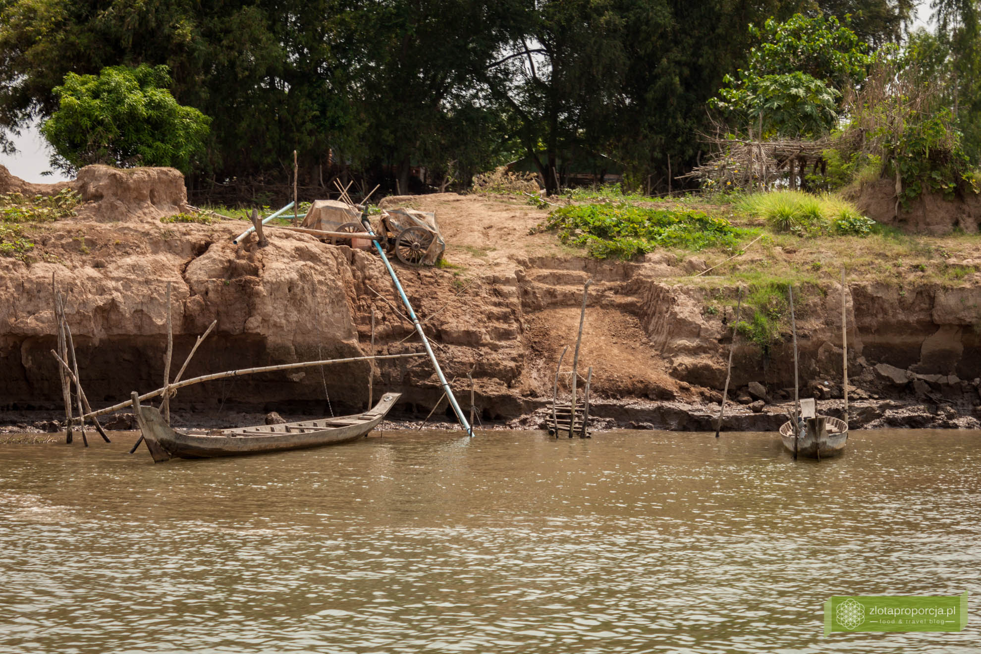 Chau Doc, Wietnam, granica Wietnamu i Kambodży, z Wietnamu do Kambodży Mekongiem; przejście graniczne Wietnam Kambodża; Mekong życie na Mekongu