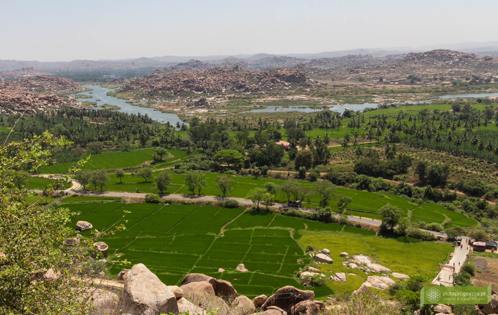 Hampi, Karnataka, Indie, zwiedzanie Hampi, okolice Goa, Indie ciekawe miejsca, Karnataka atrakcje, kamienne stosy w Hampi w Hampi