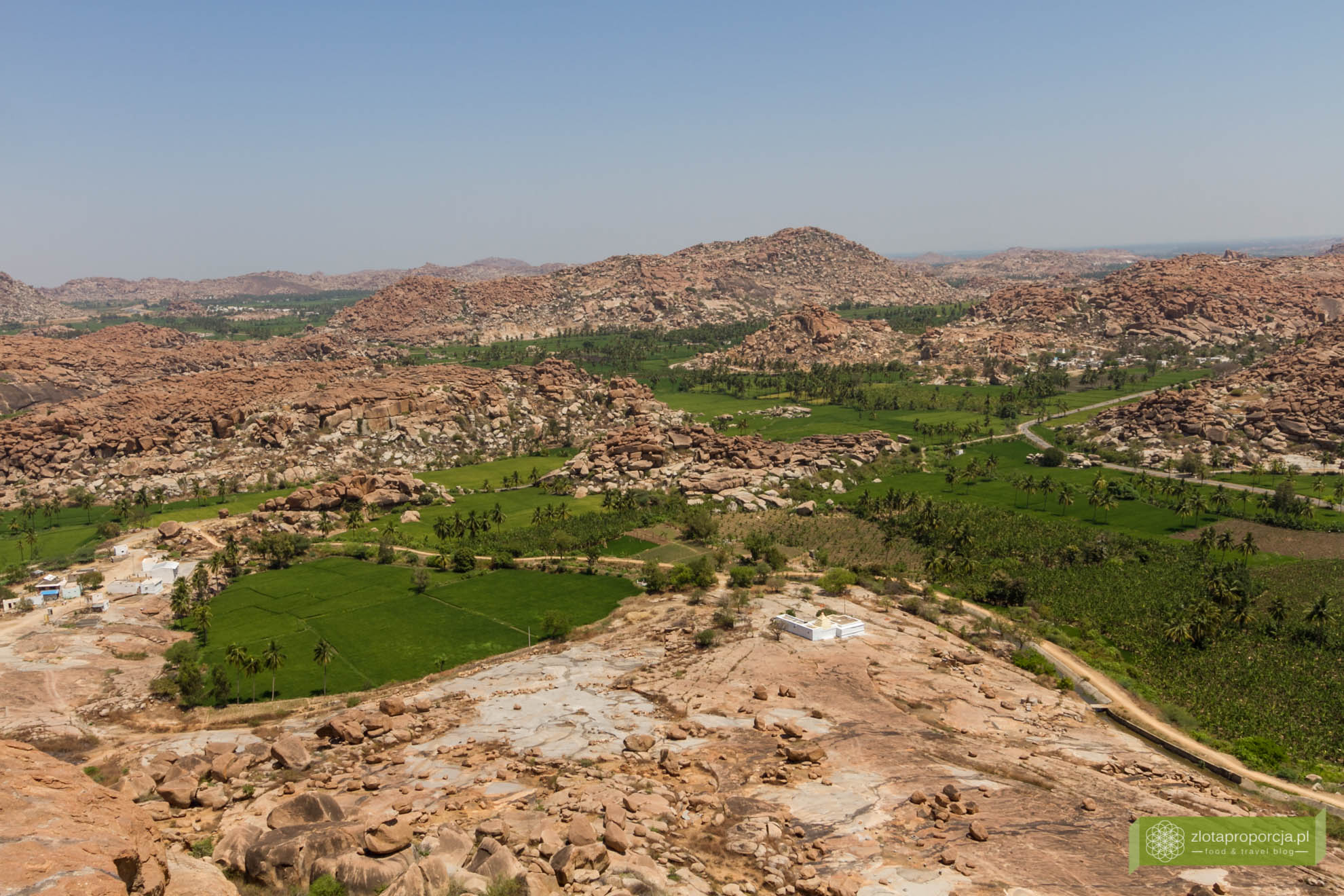 Hampi, Karnataka, Indie, zwiedzanie Hampi, okolice Goa, Indie ciekawe miejsca, Karnataka atrakcje, kamienne stosy w Hampi w Hampi
