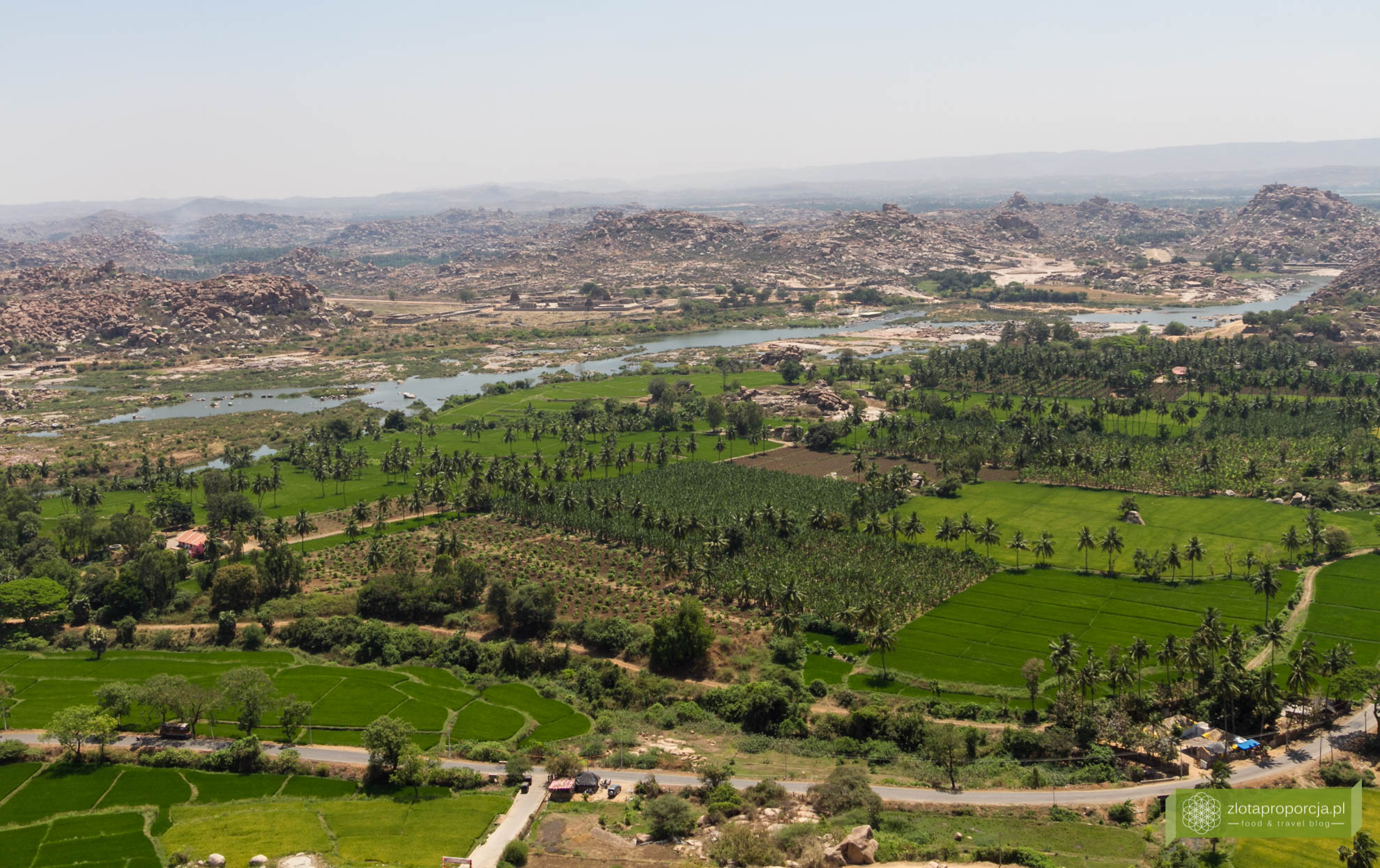 Hampi, Karnataka, Indie, zwiedzanie Hampi, okolice Goa, Indie ciekawe miejsca, Karnataka atrakcje, kamienne stosy w Hampi w Hampi