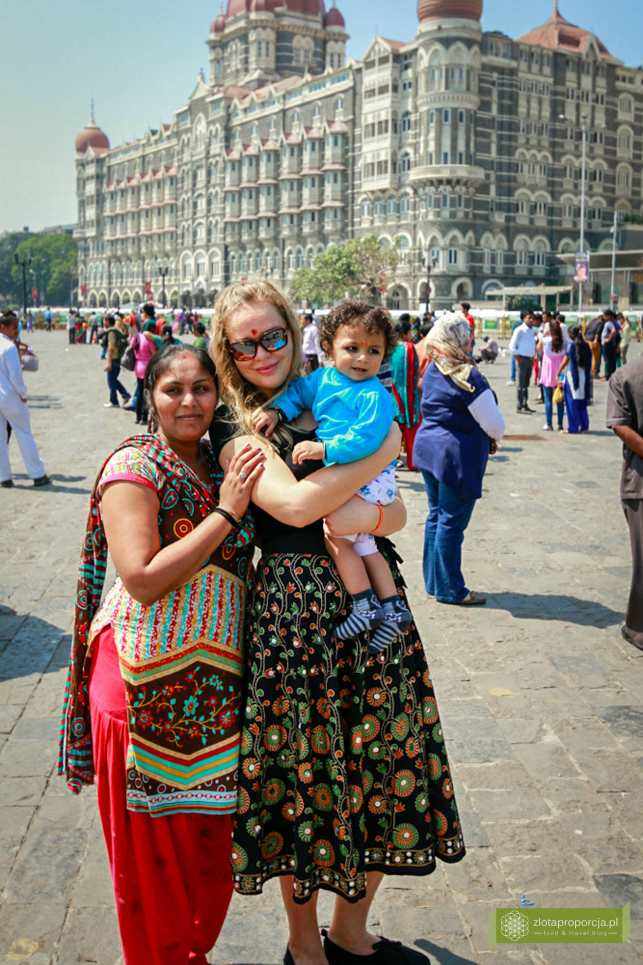 Indie, życie w Indiach,; Mumbaj; atrakcje Mumbaju, Gateway of India, hotel Taj Mahal;