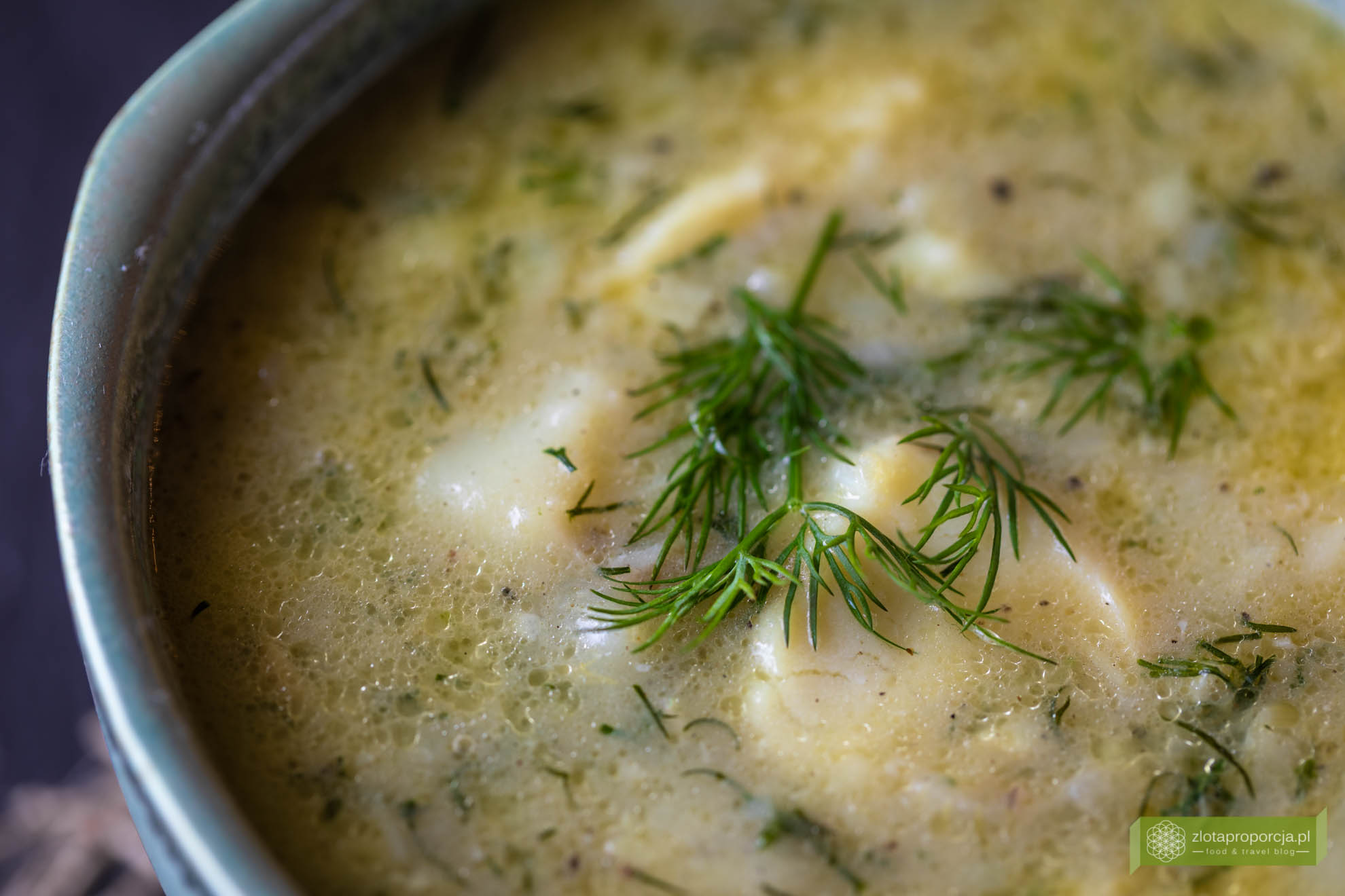 norweska zupa rybna, biedna zupa, kuchnia norweska, rozgrzewająca zupa rybna, zupa rybna z łososiem, zupa rybna z dorszem; 