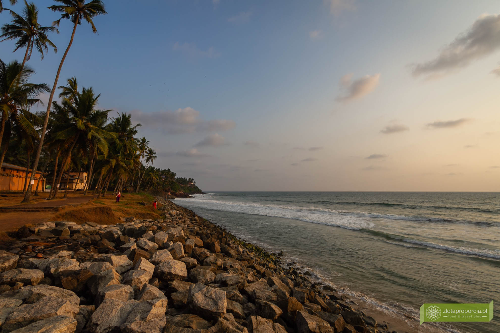 Varkala, Indie, Kerala, ciekawe miejsca Indie, atrakcje Kerali, Południowe Indie; święte miejsce hindusów Kerala; Papanasam Beach i czerwone klify, plaża Varkala;