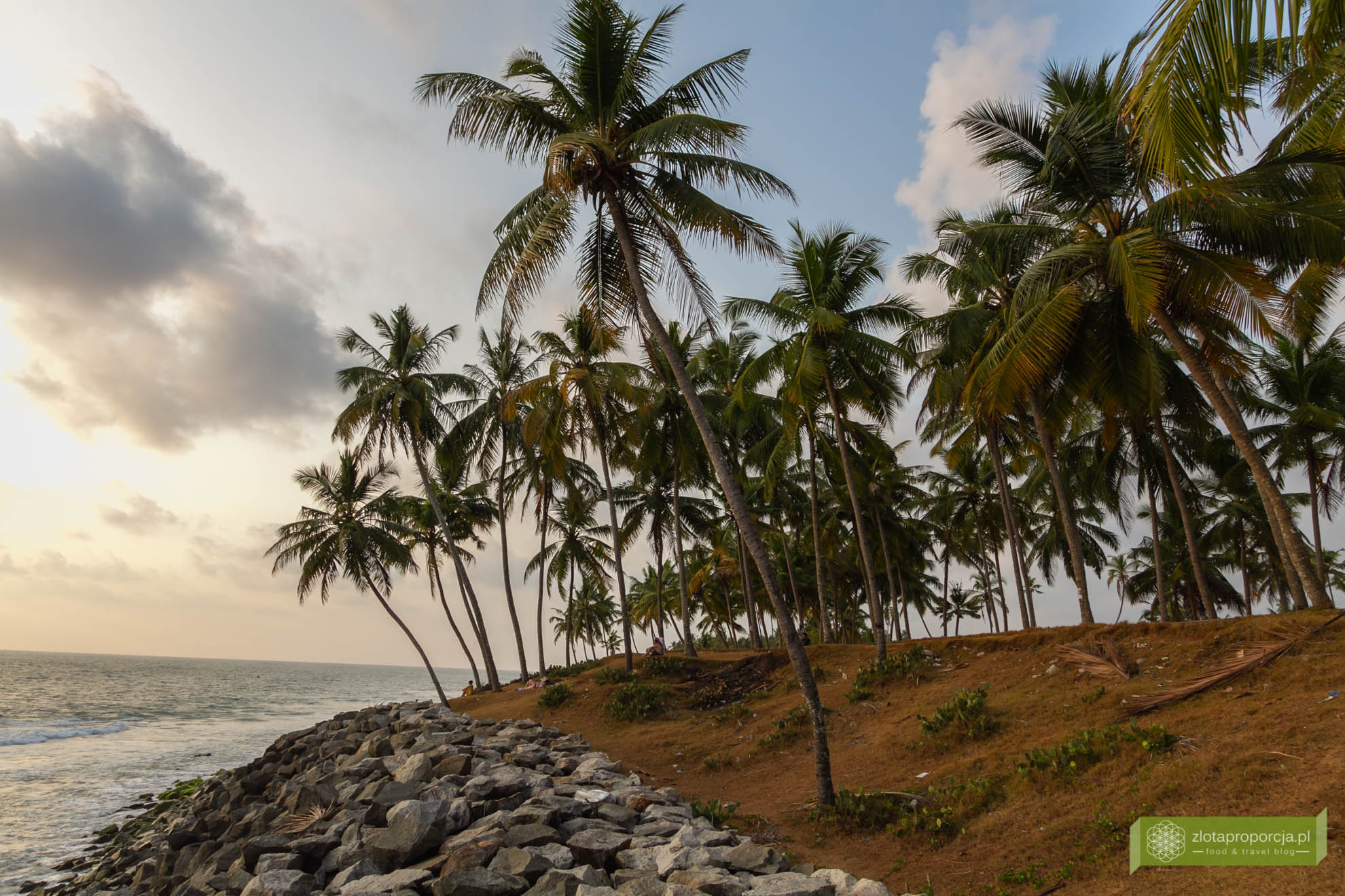 Varkala, Indie, Kerala, ciekawe miejsca Indie, atrakcje Kerali, Południowe Indie; czerwone klify, plaża Varkala;