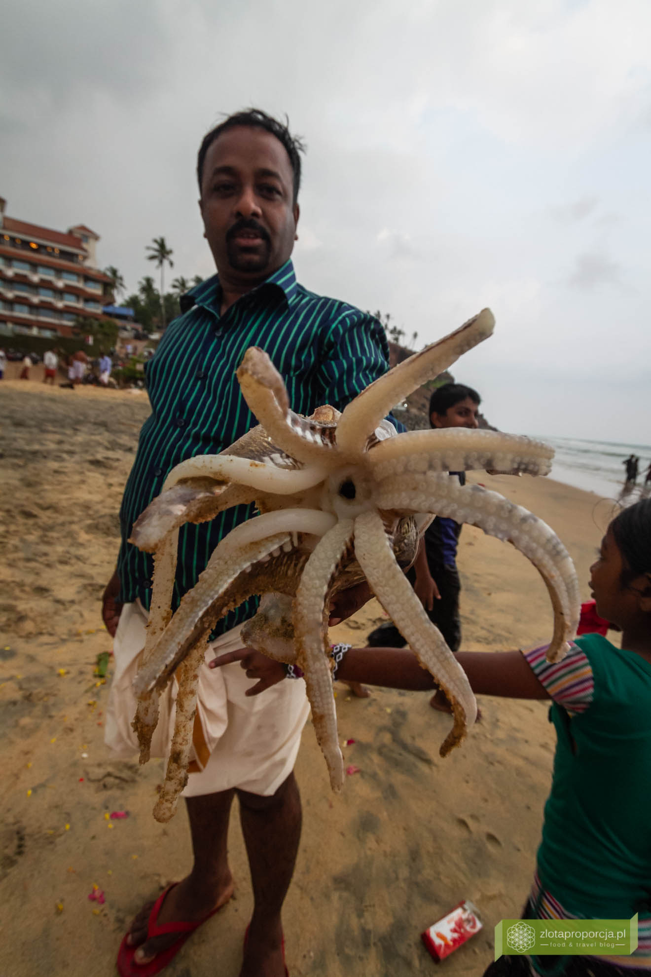 Varkala, Indie, Kerala, ciekawe miejsca Indie, atrakcje Kerali, Południowe Indie; Papanasam Beach i czerwone klify, plaża Varkala;