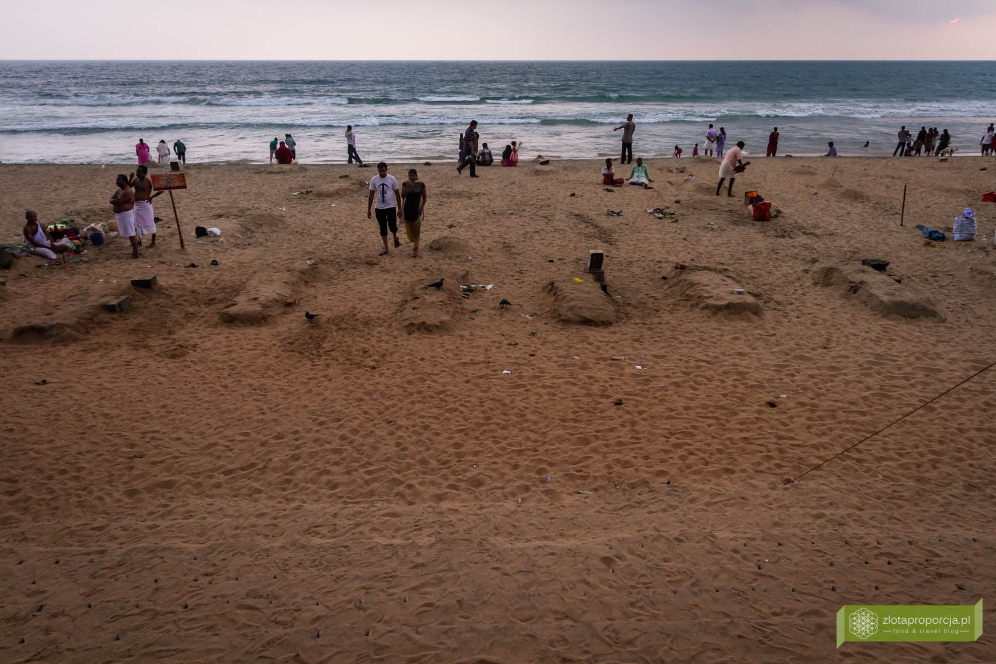 Varkala, Indie, Kerala, ciekawe miejsca Indie, atrakcje Kerali, Południowe Indie; święte miejsce hindusów Kerala; Papanasam Beach i czerwone klify, plaża Varkala;