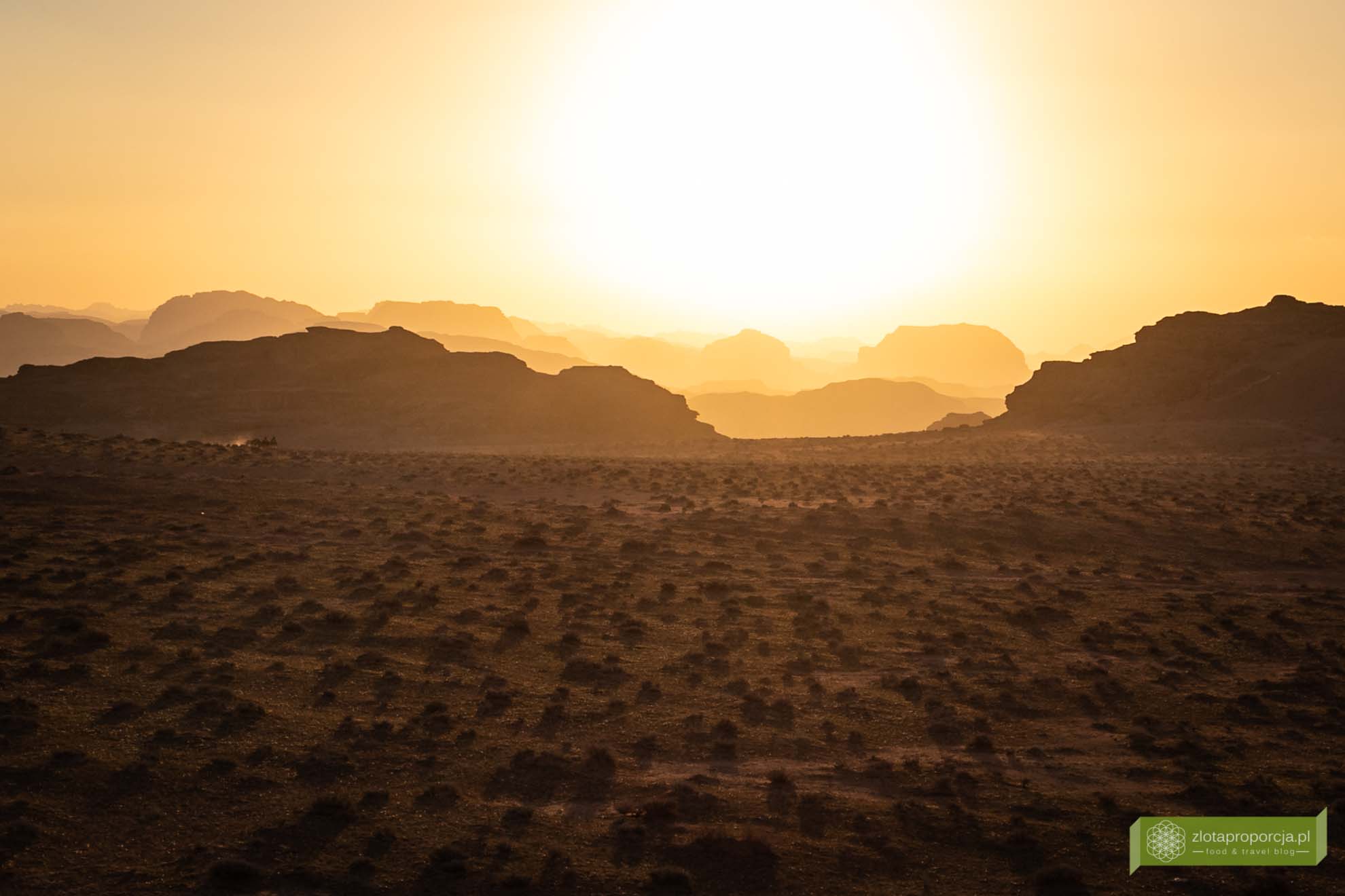 Wadi Rum, pustynia Wadi Rum, Jordania, pustynia Jordania; Wadi rum wycieczka, Wadi Rum zwiedzanie, Jordania atrakcje; zachód słońca Wadi Rum; Um Sabatah; 