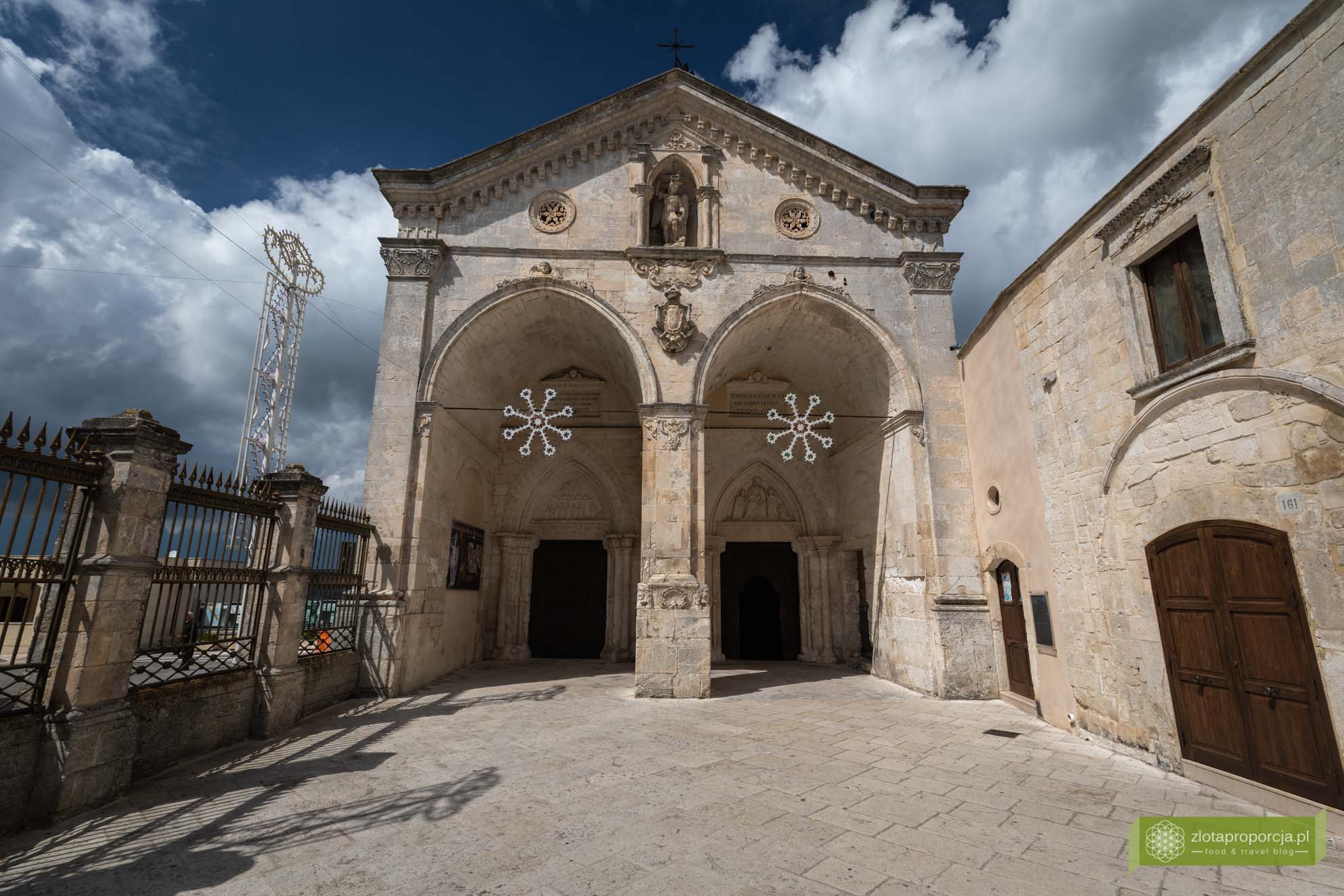 Gargano; Apulia; atrakcje Gargano; co zobaczyć na Gargano; atrakcje Apulii; Monte Sant’Angelo; sanktuarium św. Michała Archanioła; 