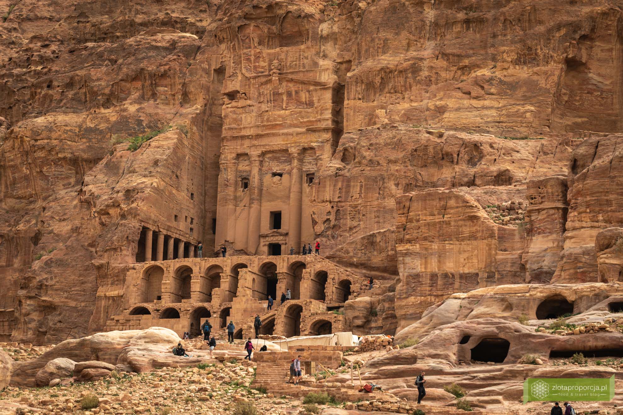 Petra; Jordania; atrakcje Petry; miasto wykute w skale; Petra Jordania; Petra cud świata; miasto Nabatejczyków; Grobowce Królewskie Petra;