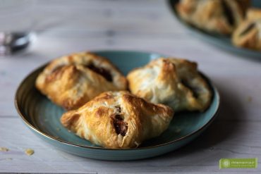 ciasteczka ze szpinakiem; ciasteczka szpinakowe; ciasteczka ze szpinakiem i gorgonzolą; ciasteczka z ciasta francuskiego;