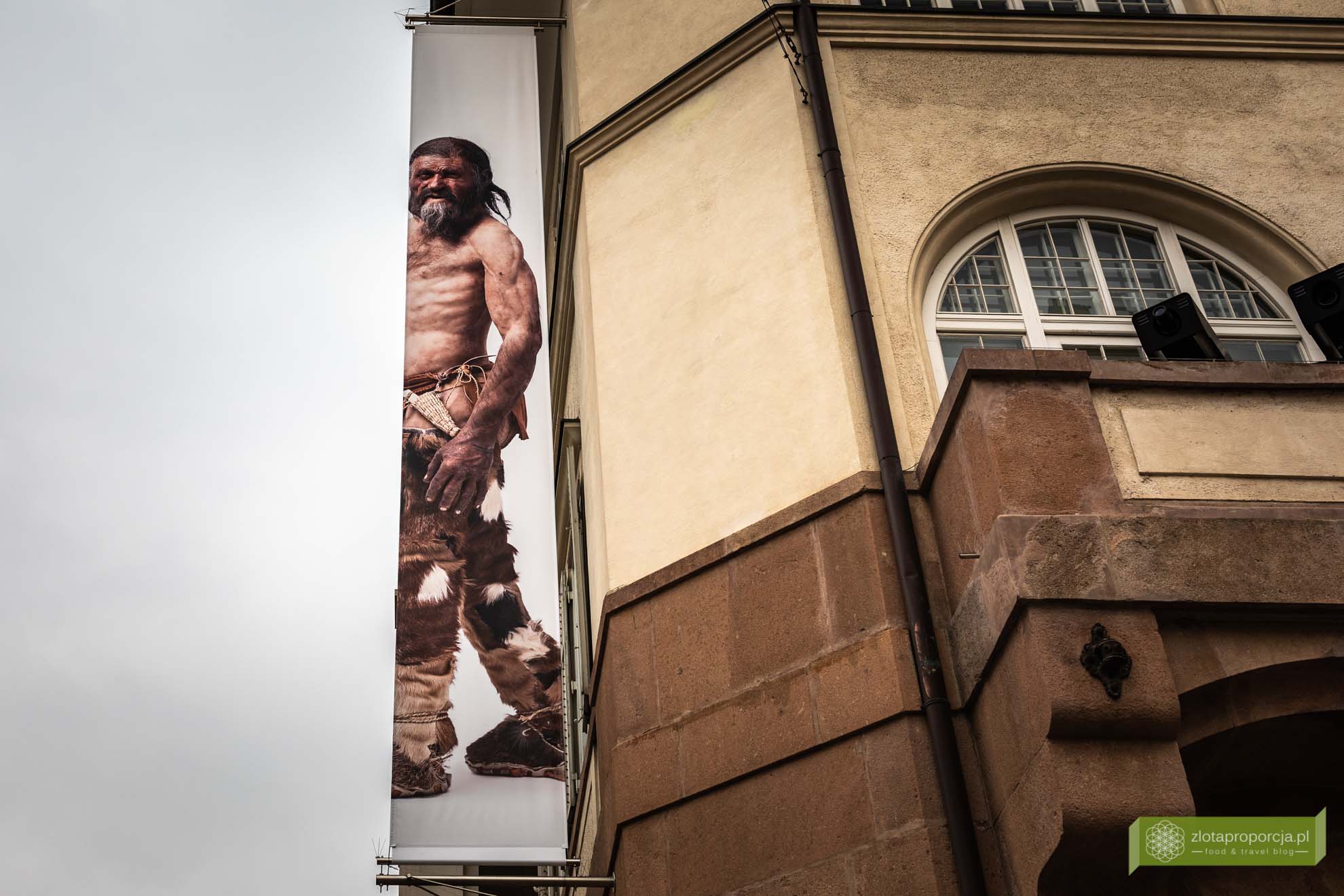 Ötzi, Muzeum Archeologicznym Górnej Adygi w Bolzano; Bolzano; Południowy Tyrol; stolica Południowego Tyrolu; atrakcje Południowego Tyrolu; Bolzano atrakcje; Bolzano Włochy; Otzi