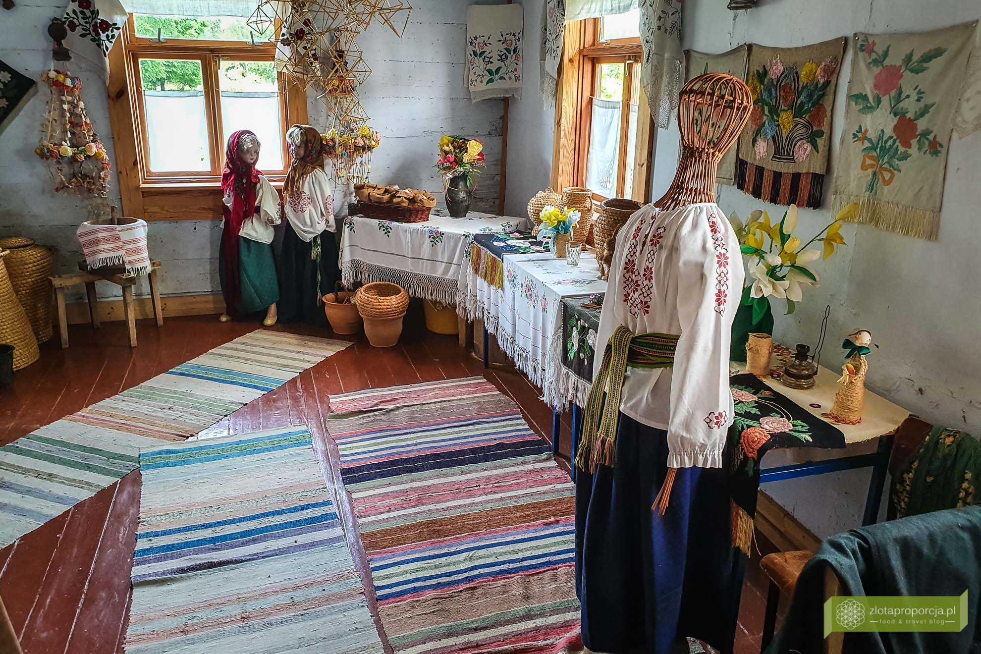 Podlasie; Podlasie rowerem; szlak drewnianych cerkwi Podlasie; okolice Hajnówki; Dubicze Cerkiewne; Dubicze Cerkiewne szkoła; Dubicze Cerkiewne atrakcje; najpiękniejsze cerkwie na Podlasiu;