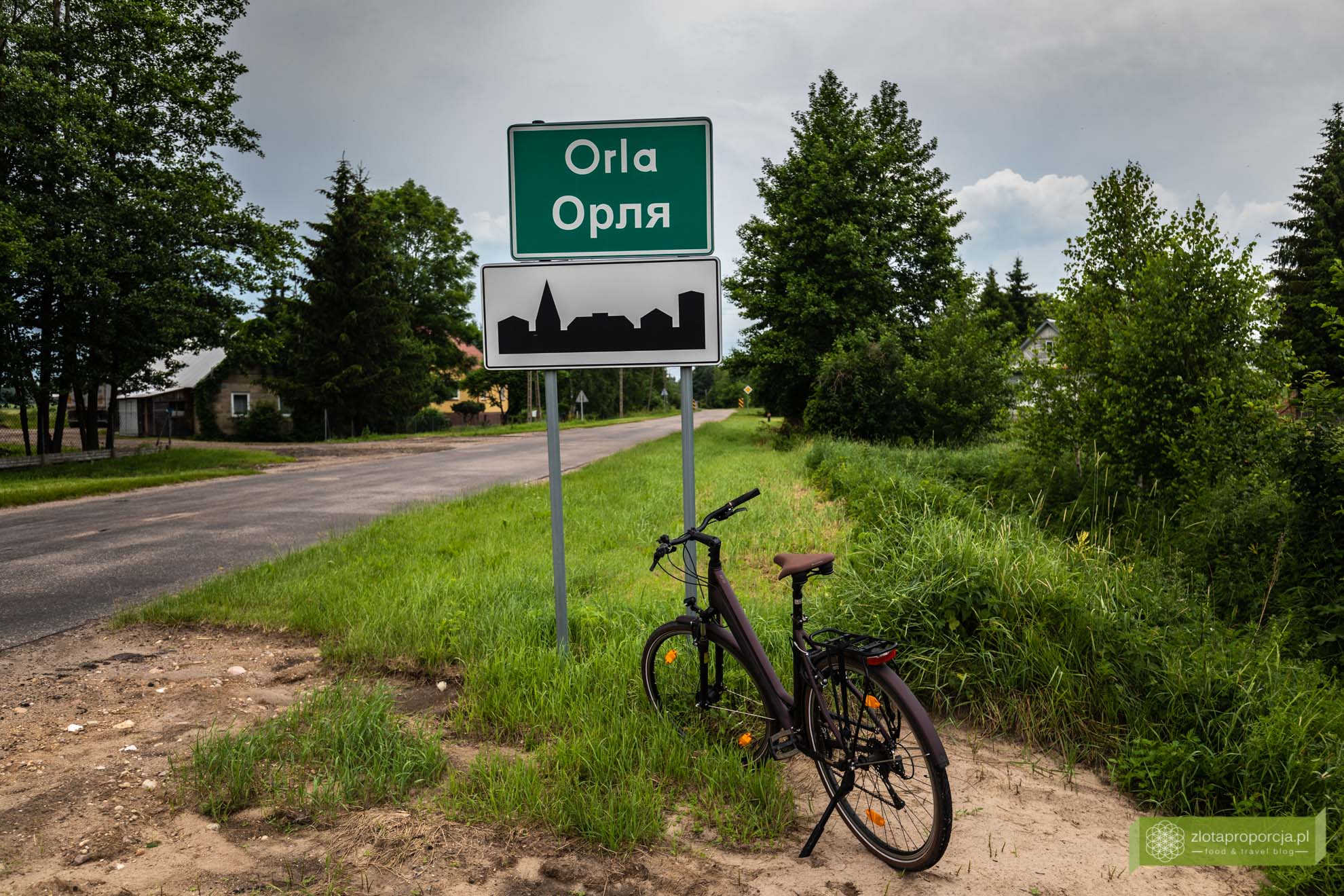 Podlasie; Podlasie rowerem; szlak drewnianych cerkwi Podlasie; okolice Hajnówki; Orla; Orla atrakcje; Orla tablica dwujęzyczna; najpiękniejsze cerkwie na Podlasiu;