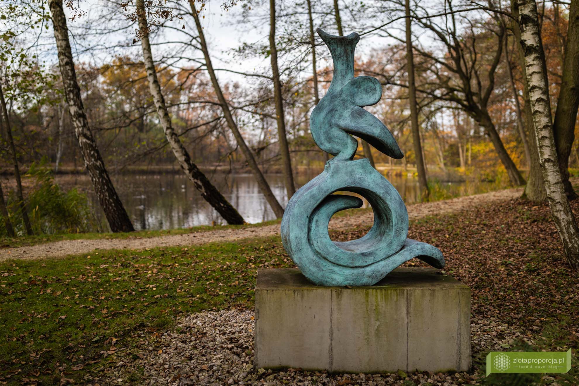 Ogród Rzeźb Juana Soriano; ogród Soriano; okolice Warszawy; Juan Soriano; rzeźby Juana Soriano; Mazowsze; Owczarnia; Owczarnia Ogród Soriano; Kazimierówka Owczarnia; okolice Milanówka;