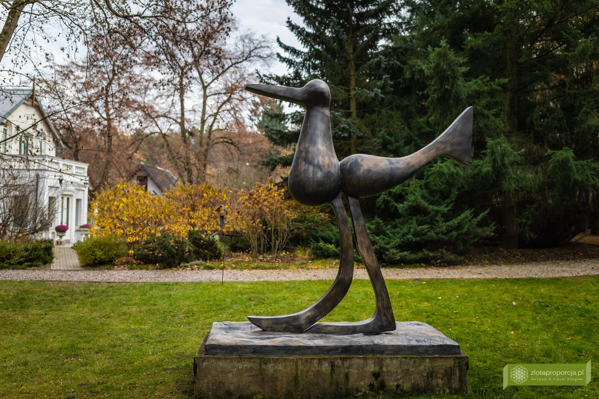 Ogród Rzeźb Juana Soriano; ogród Soriano; okolice Warszawy; Juan Soriano; rzeźby Juana Soriano; Mazowsze; Owczarnia; Owczarnia Ogród Soriano; Kazimierówka Owczarnia; okolice Milanówka;