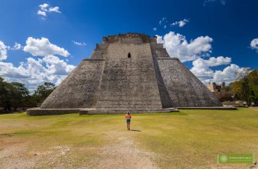 Uxmal; strefa archeologiczna Uxmal; Miasto Majów Uxmal; Uxmal zwiedzanie; Jukatan; Meksyk; Miasto Majów; Puuc; Ruta Puuc; Piramida Uxmal; Piramida Wróżbity; Piramida Czarownika;