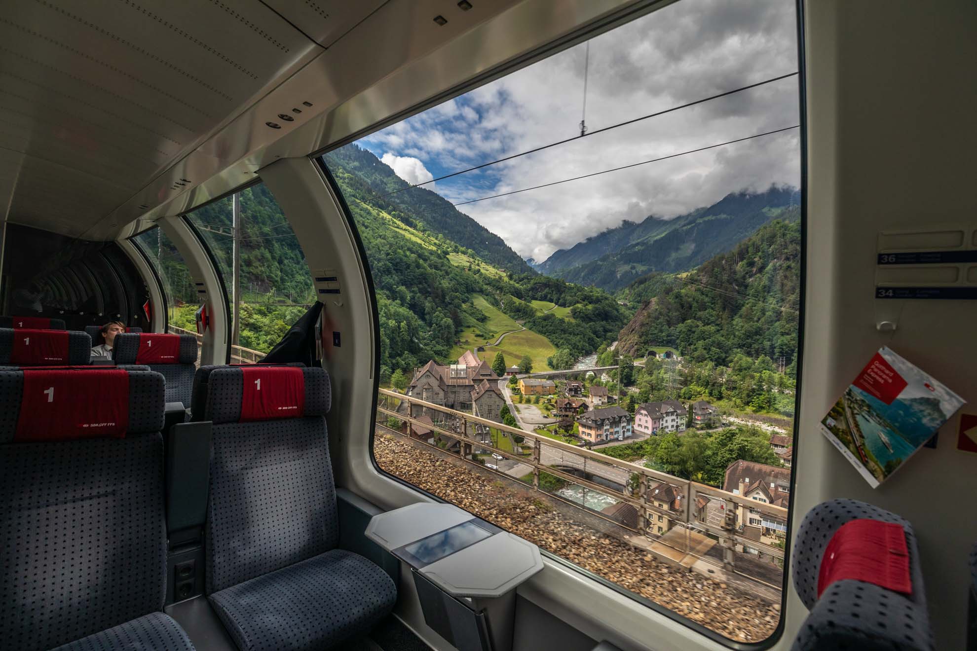 Szwajcaria; Szwajcaria pociągami; Grand Train Tour of Switzerland; najpiękniejsze trasy kolejowe w Szwajcarii; Ekspres Panoramiczny Gotarda; Gothard Panorama express; pociąg panoramiczny; pociągi panoramiczne Szwajcaria; przewodnik Szwajcaria; ebook Szwajcaria; 