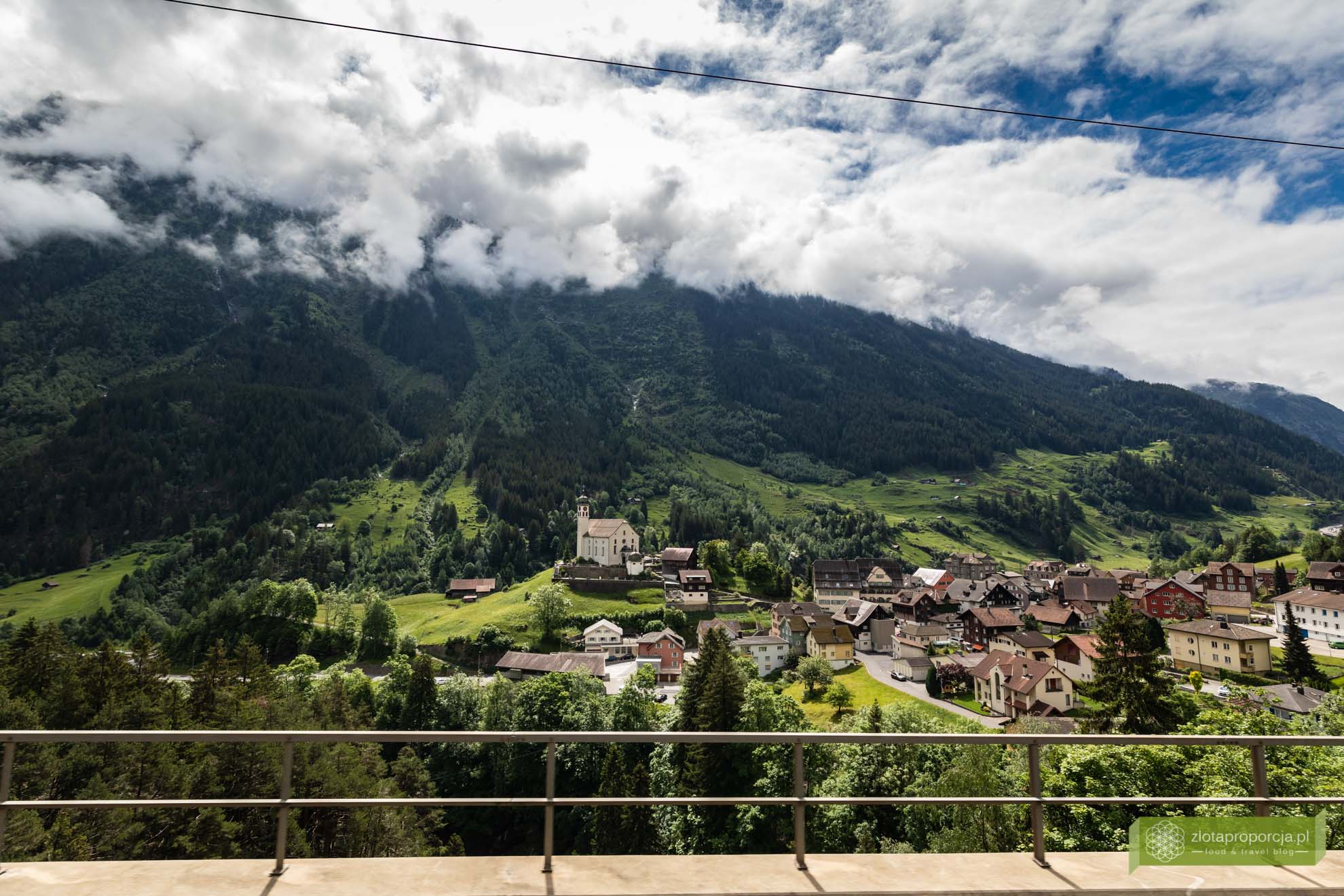 Ekspres Panoramiczny Gotarda; Szwajcaria; Szwajcaria pociągami; pociąg panoramiczny Szwajcaria; Gothard Panorama express; pociąg panoramiczny; Grand Train Tour of Switzerland; najpiękniejsze trasy kolejowe w Szwajcarii; Jezioro Czterech Kantonów; okolice Lucerny; 