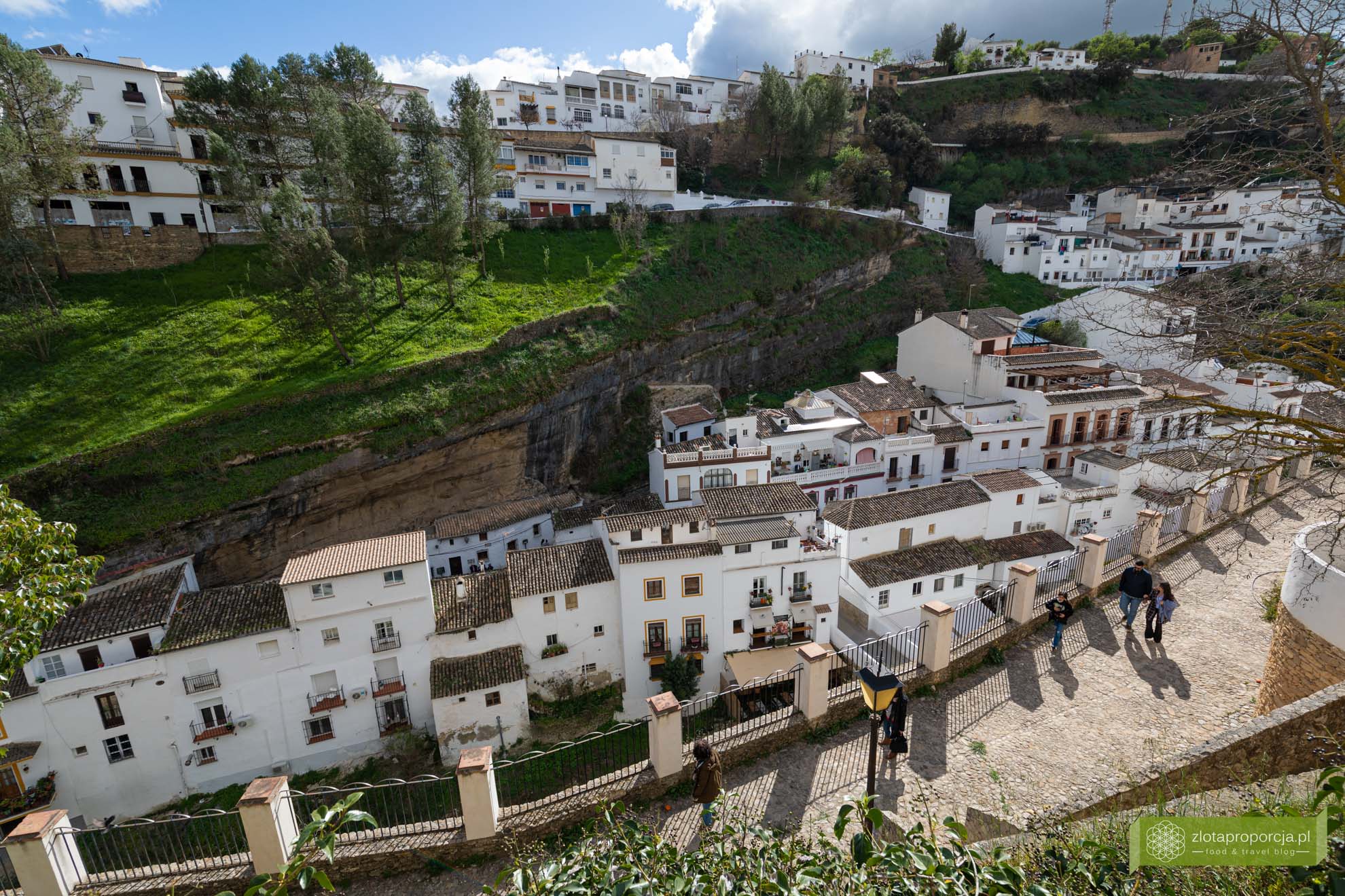 Andaluzja, Hiszpania; atrakcje Andaluzji; co zobaczyć w Andaluzji; Setenil de las Bodegas; okolice Rondy; pueblos blancos; pueblos blancos Andaluzja; Setenil de las Bodegas zwiedzanie; prowincja Kadyks atrakcje;