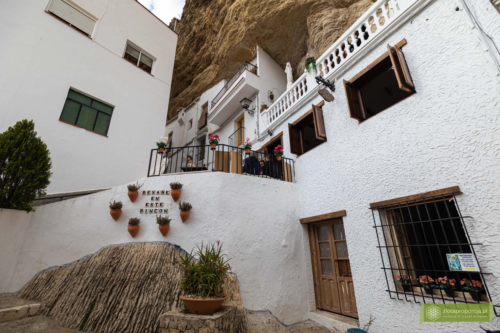 Andaluzja, Hiszpania; atrakcje Andaluzji; co zobaczyć w Andaluzji; Setenil de las Bodegas; okolice Rondy; pueblos blancos; pueblos blancos Andaluzja; Setenil de las Bodegas zwiedzanie; prowincja Kadyks atrakcje;
