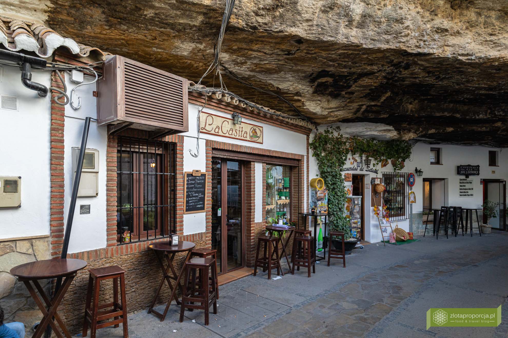 Andaluzja, Hiszpania; atrakcje Andaluzji; co zobaczyć w Andaluzji; Setenil de las Bodegas; okolice Rondy; pueblos blancos; pueblos blancos Andaluzja; Setenil de las Bodegas zwiedzanie; prowincja Kadyks atrakcje;