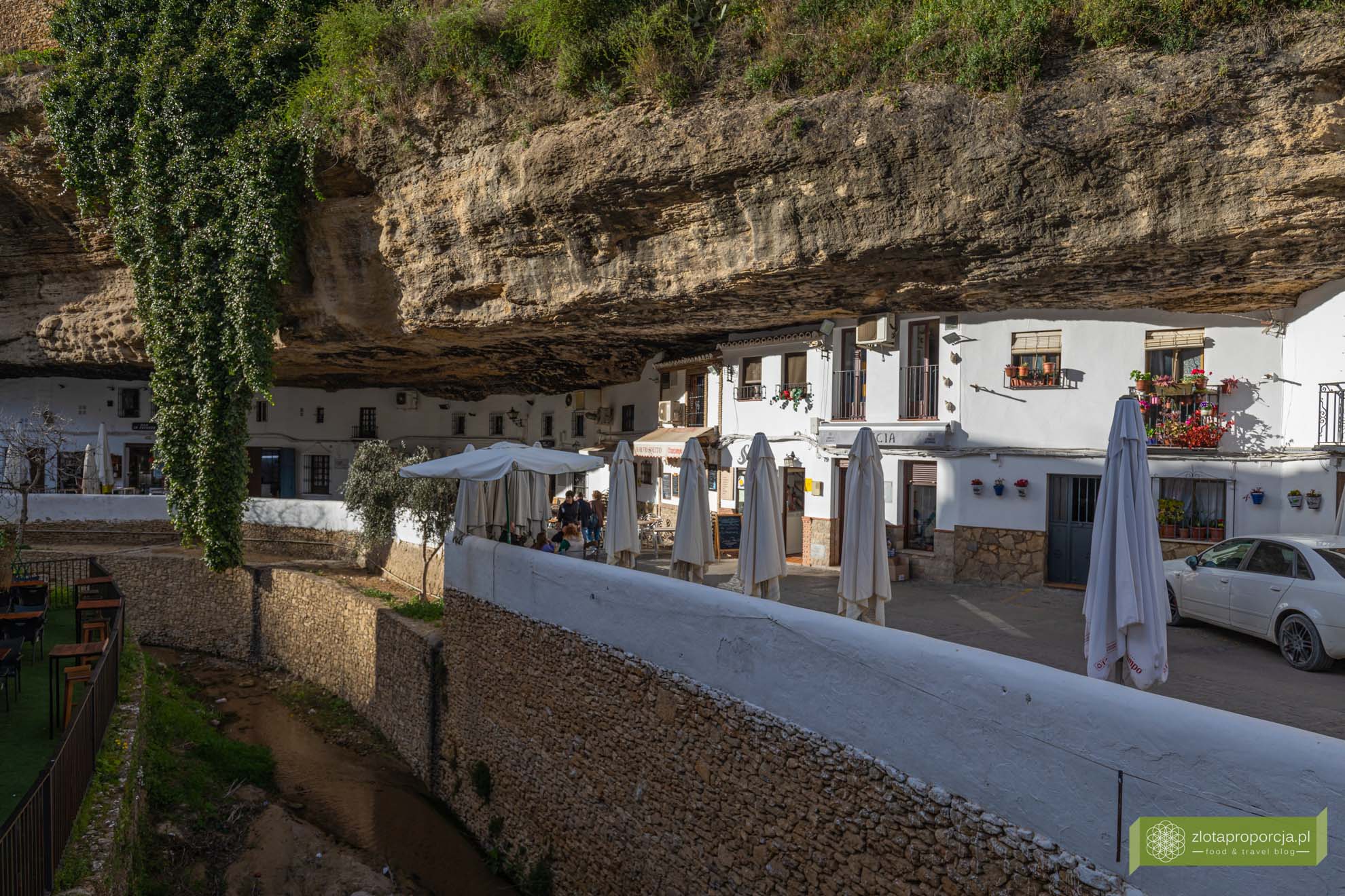 Andaluzja, Hiszpania; atrakcje Andaluzji; co zobaczyć w Andaluzji; Setenil de las Bodegas; okolice Rondy; pueblos blancos; pueblos blancos Andaluzja; Setenil de las Bodegas zwiedzanie; prowincja Kadyks atrakcje;