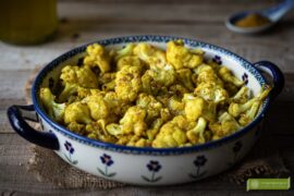 kalafior pieczony w curry; kalafior w curry; pieczony kalafior; pieczony kalafior w plastrach; pieczony kalafior po indyjsku; pieczony kalafior przepis;