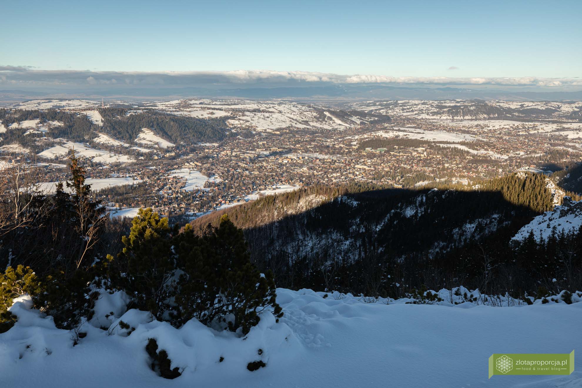 Tatry; Tatrzański Park Narodowy; Sarnia Skała; Sarnia Skała zimą; widok na Giewont; łatwy szczyt w Tatrach; widok na Zakopane