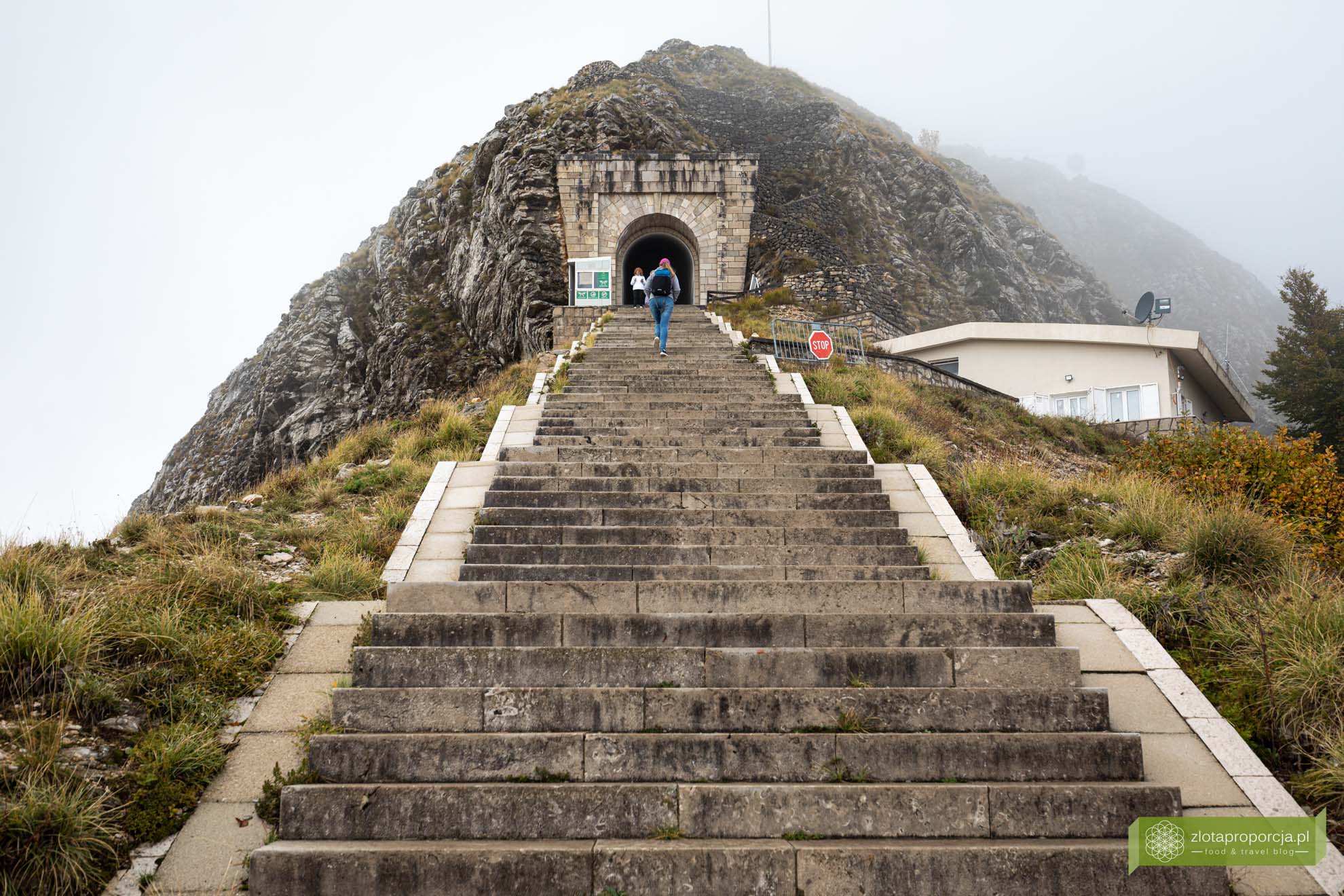 Czarnogóra; atrakcje Czarnogóry; Lovcen; Góry Lovcen; Mauzoleum Piotra II Petrowicia-Niegosza; Lovcen punkt widokowy; lovcen mauzoleum; Park Narodowy Lovćen;
