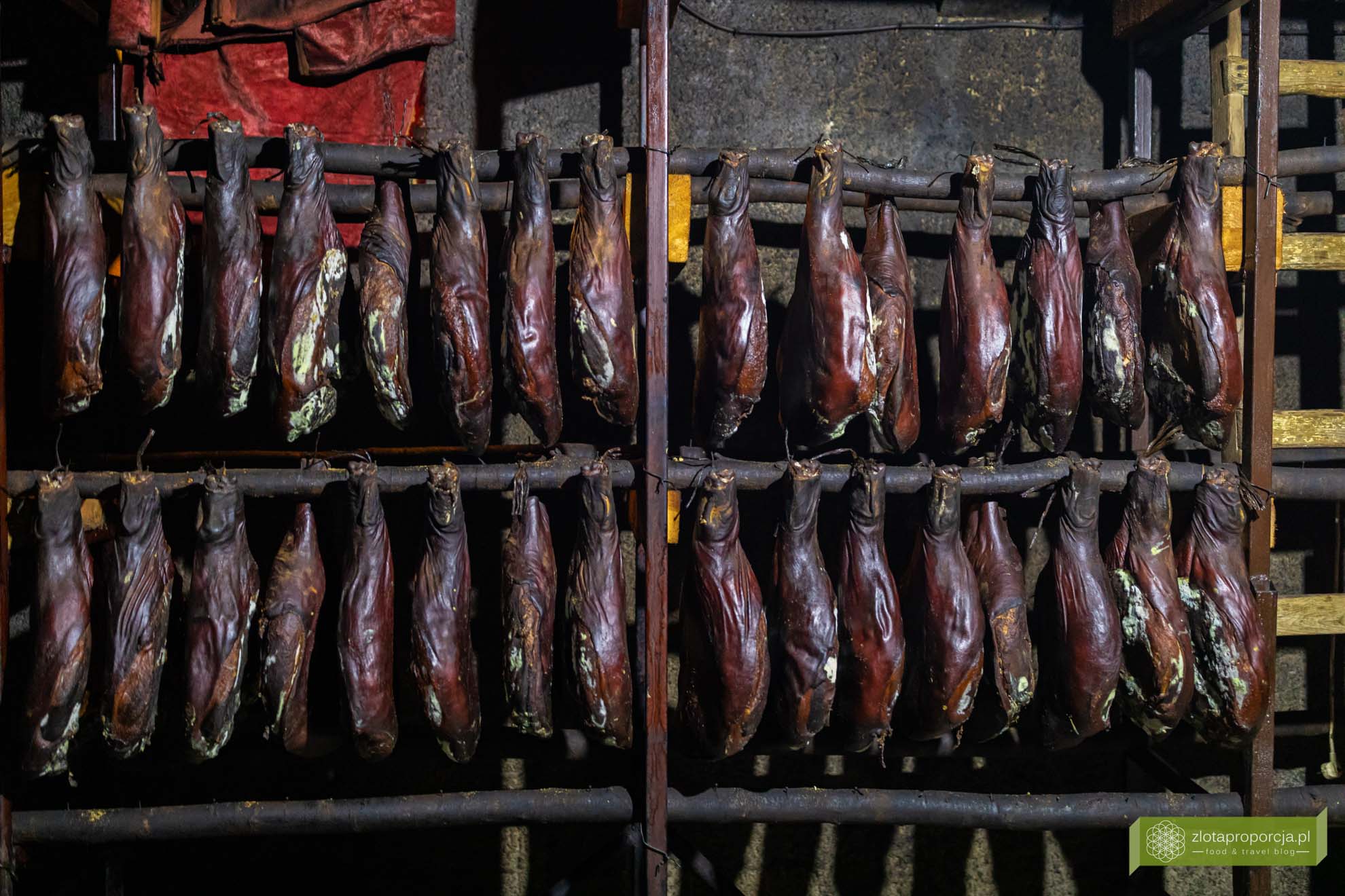 Czarnogóra; atrakcje Czarnogóry; Lovcen; Góry Lovcen; Njeguši; njeguški pršut;