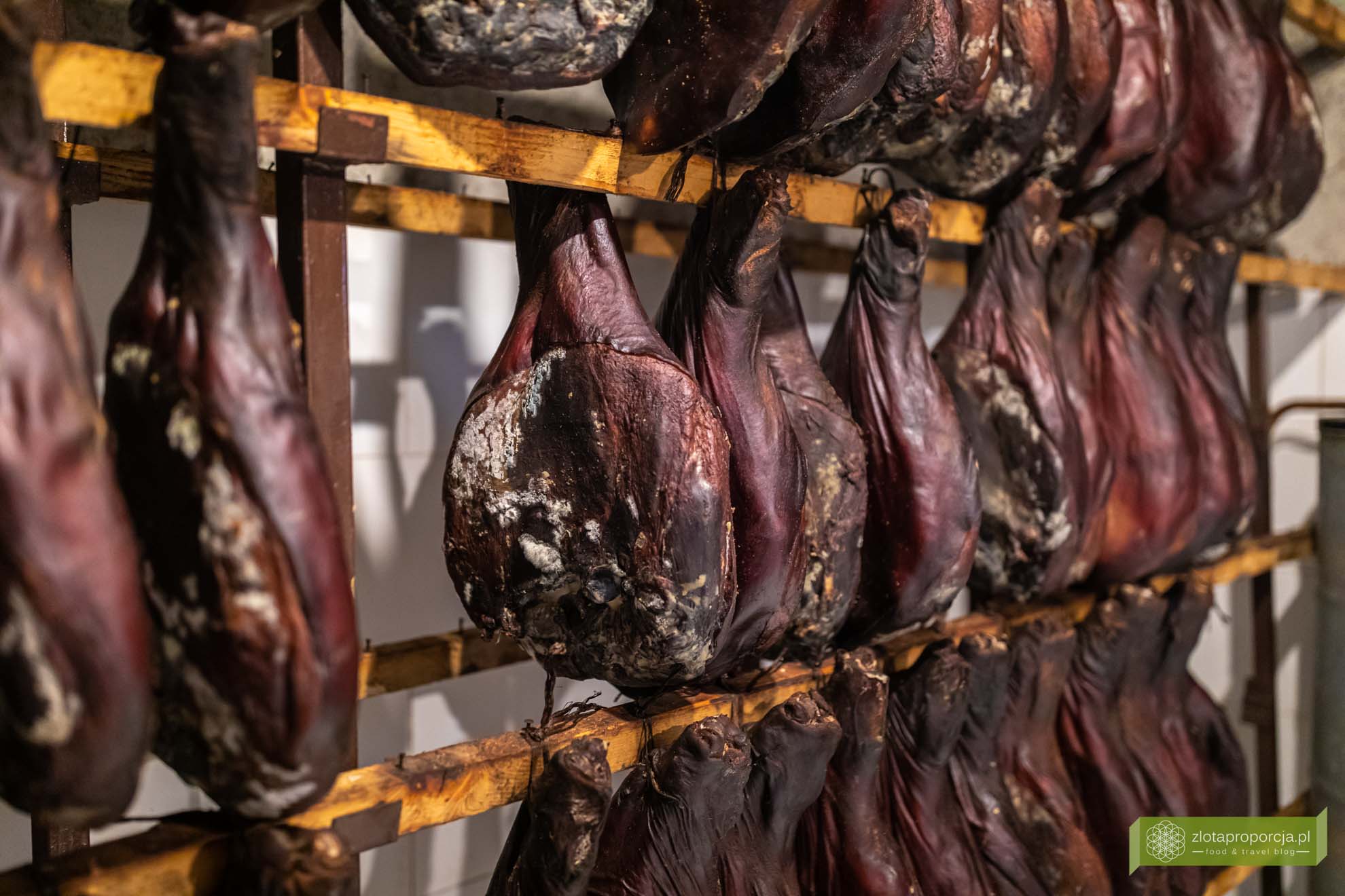 Czarnogóra; atrakcje Czarnogóry; Lovcen; Góry Lovcen; Njeguši; njeguški pršut;