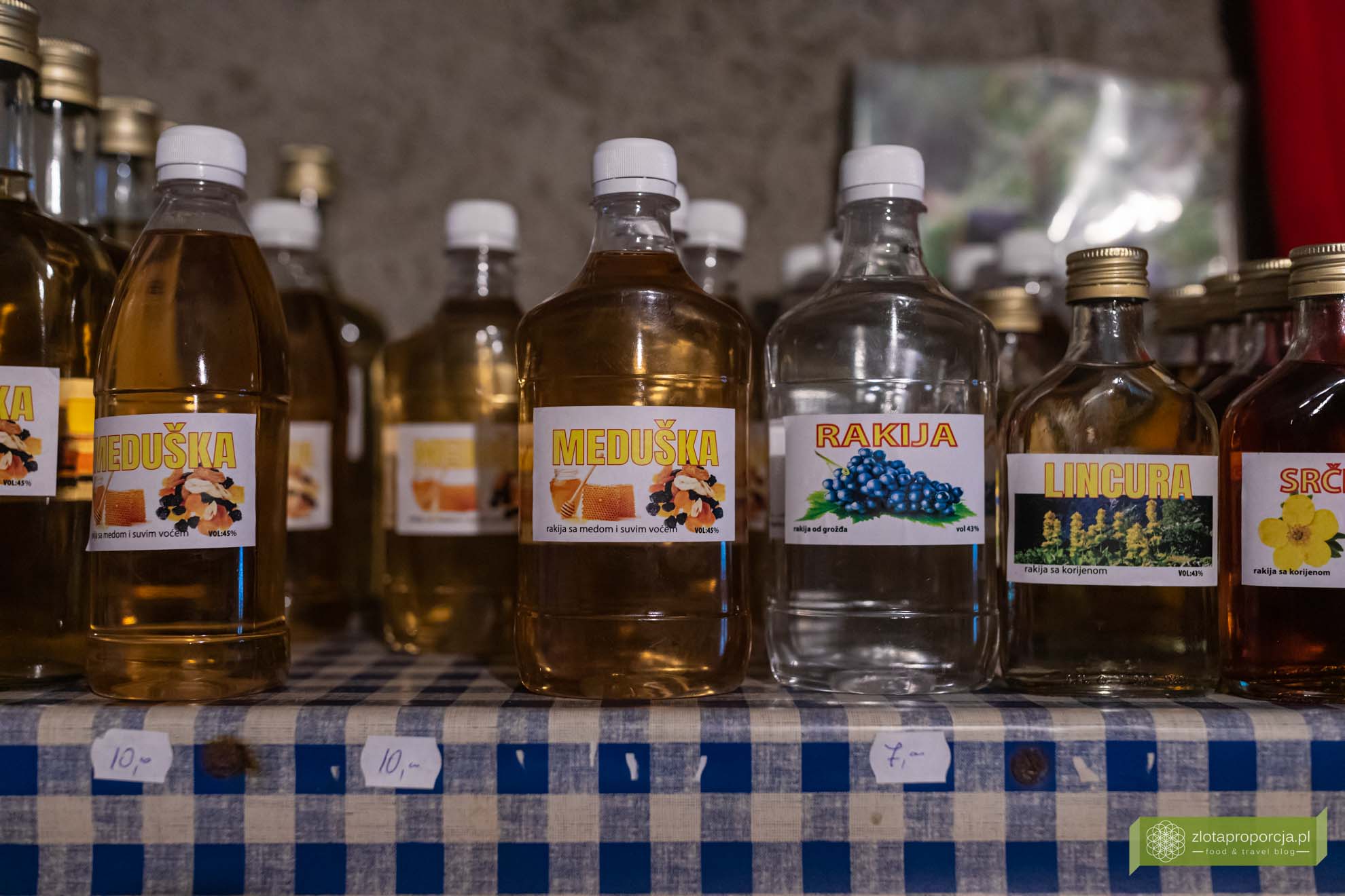 Czarnogóra; atrakcje Czarnogóry; Lovcen; Góry Lovcen; Njeguši; njeguški pršut;