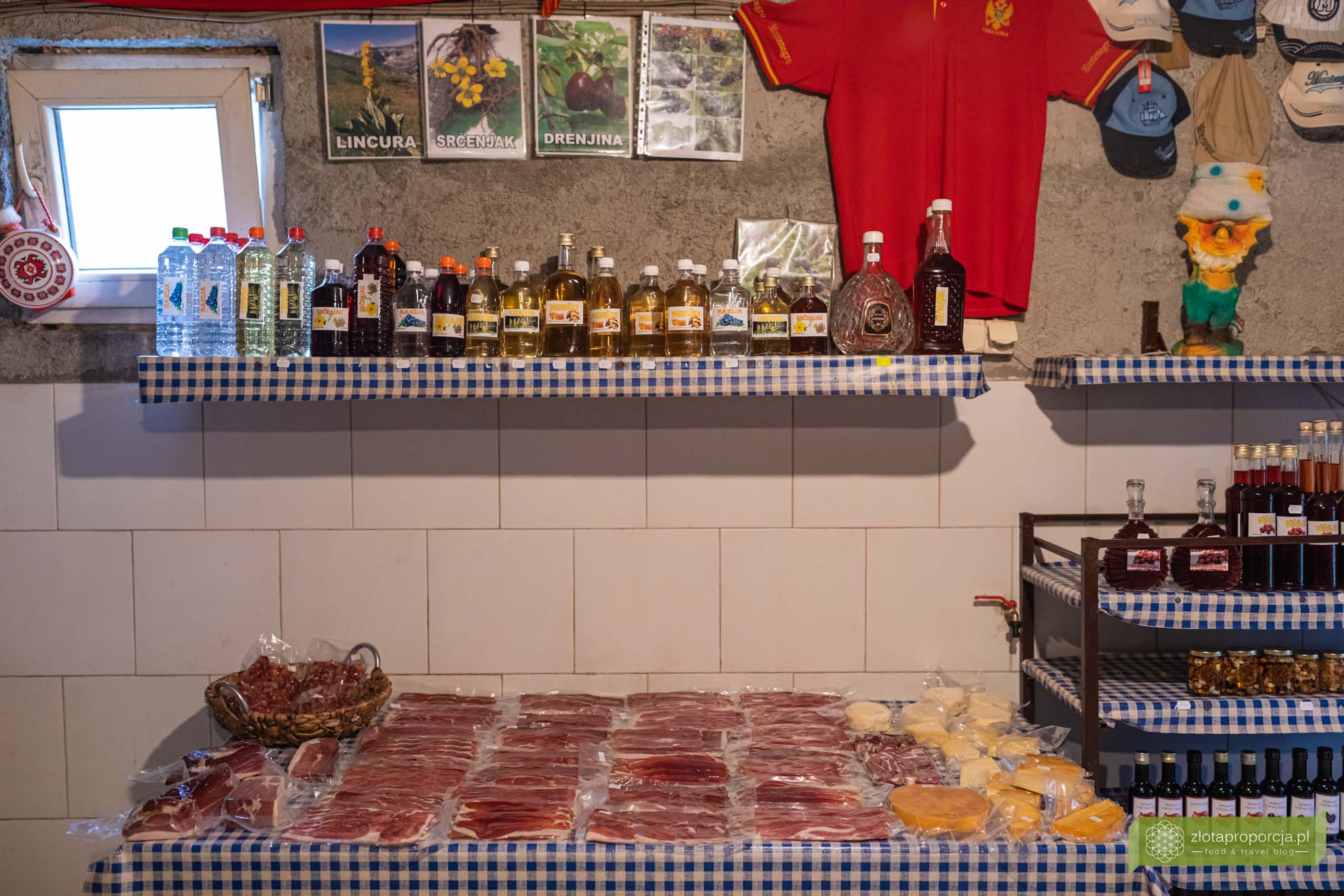 Czarnogóra; atrakcje Czarnogóry; Lovcen; Góry Lovcen; Njeguši; njeguški pršut;