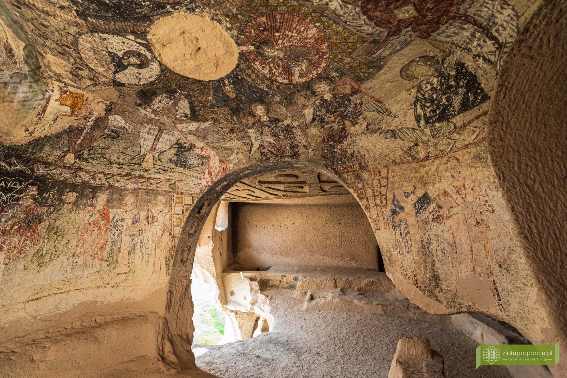 Kapadocja; Turcja; Rose Valley; Rose Vallej Turcja; Dolina Róż Kapadocja; Różowa Dolina; Dolina Róż; atrakcje kapadocji; 3 Haçlı Kilise; Kościół Trzech Krzyży;